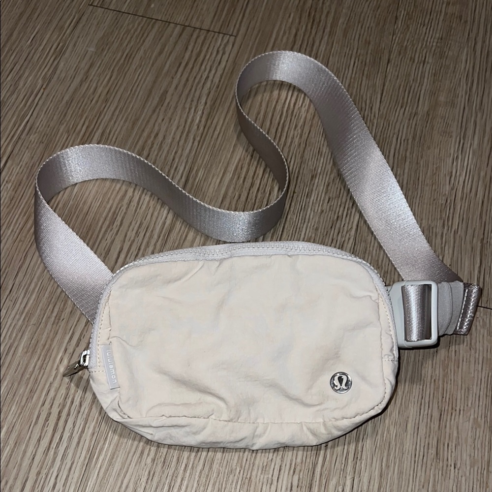 Lululemon Athletica Cream Crossbody Bag with Adjustable Strap